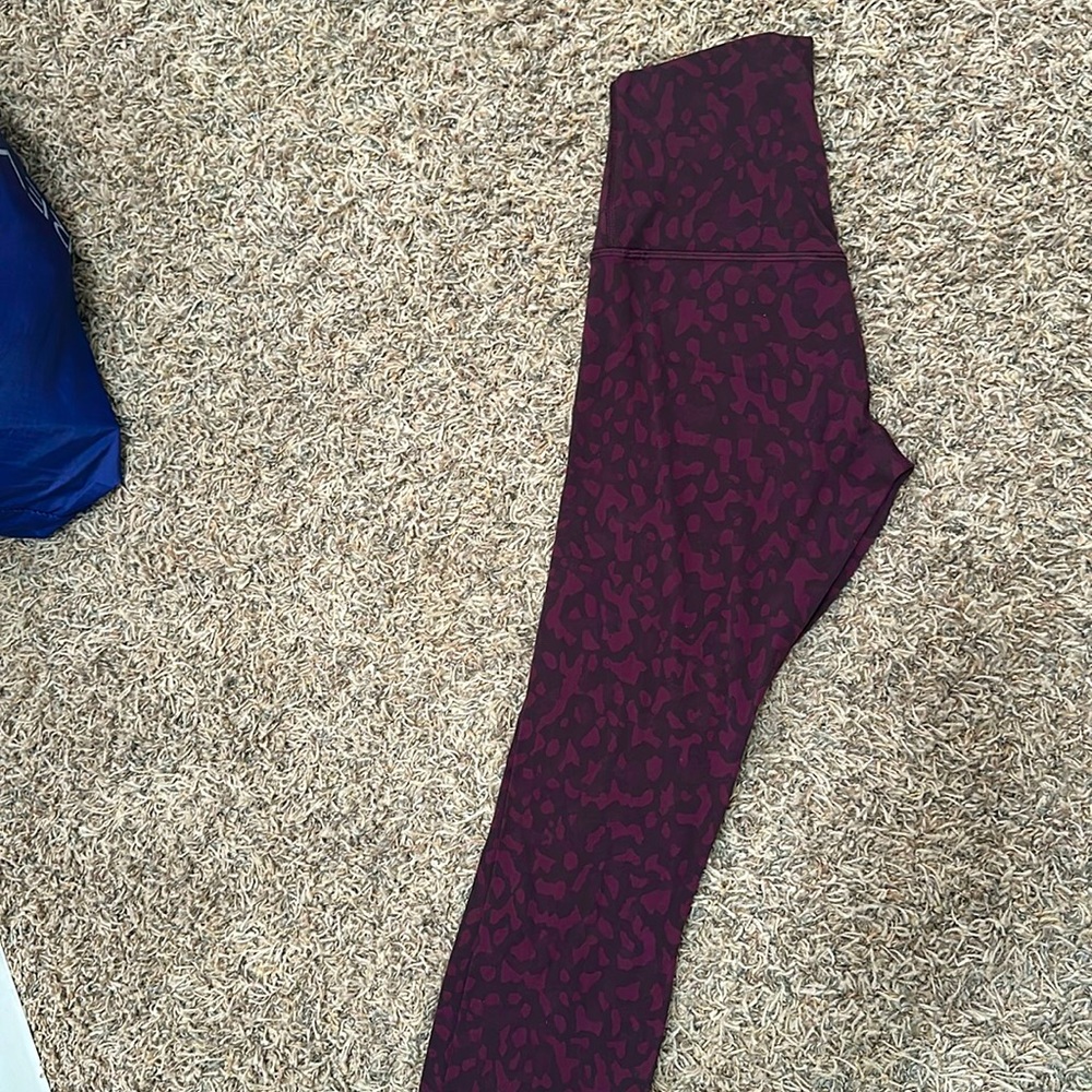 Gentle worn but great condition.! No peeling.